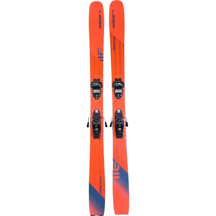 Sci Elan Ripstick 116 con attacchi, vista laterale su sfondo bianco.