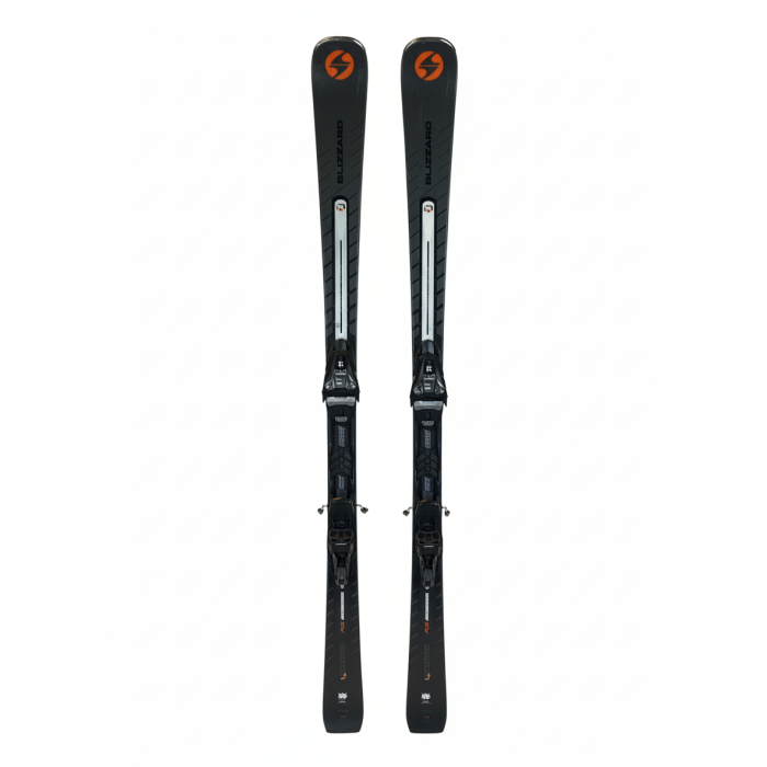 Sci Blizzard Quattro RS 70, vista laterale con attacchi e design elegante.