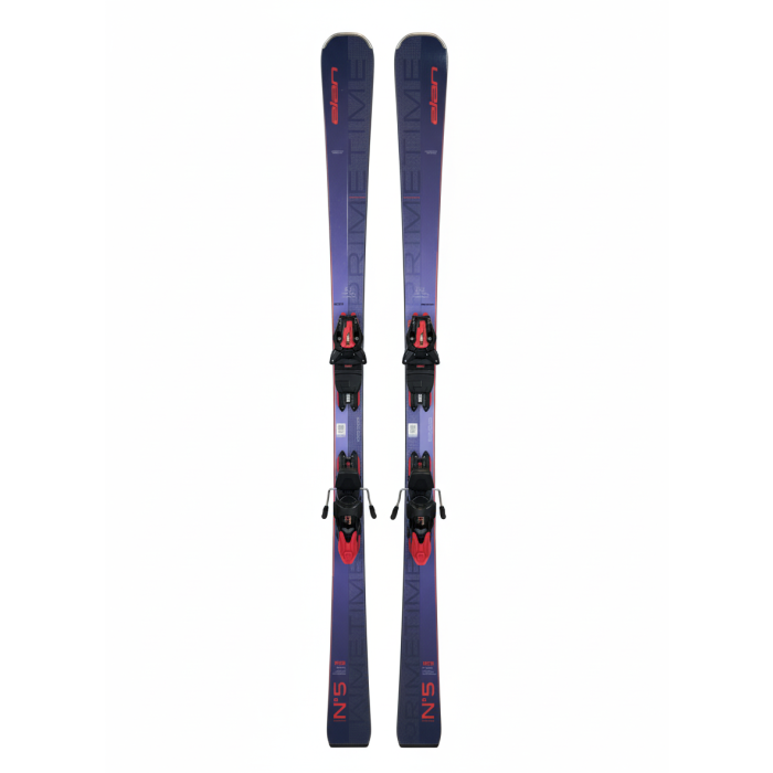 Sci Elan Primetime N5 visti di fronte con attacchi montati.