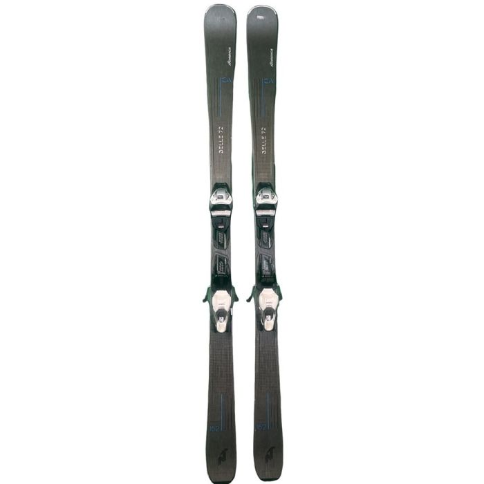 Sci Nordica Belle 72 CA 2023: vista laterale con attacchi e design elegante.