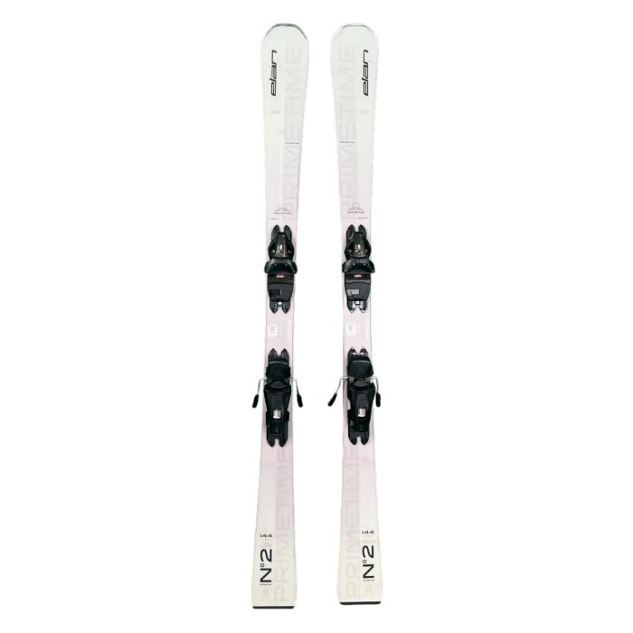 Sci Elan Primetime N2 White 2025 con attacchi, vista frontale.