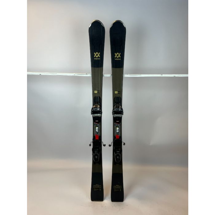 Völkl Flair Viola 2023, sci donna viola e nero vista laterale con grafica elegante