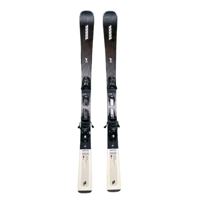 Sci K2 Disruption 76 W LTD 2022, vista frontale con attacchi montati.