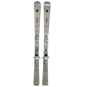 Sci Rossignol Nova 7 con attacchi, perfetti per le piste da sci italiane.
